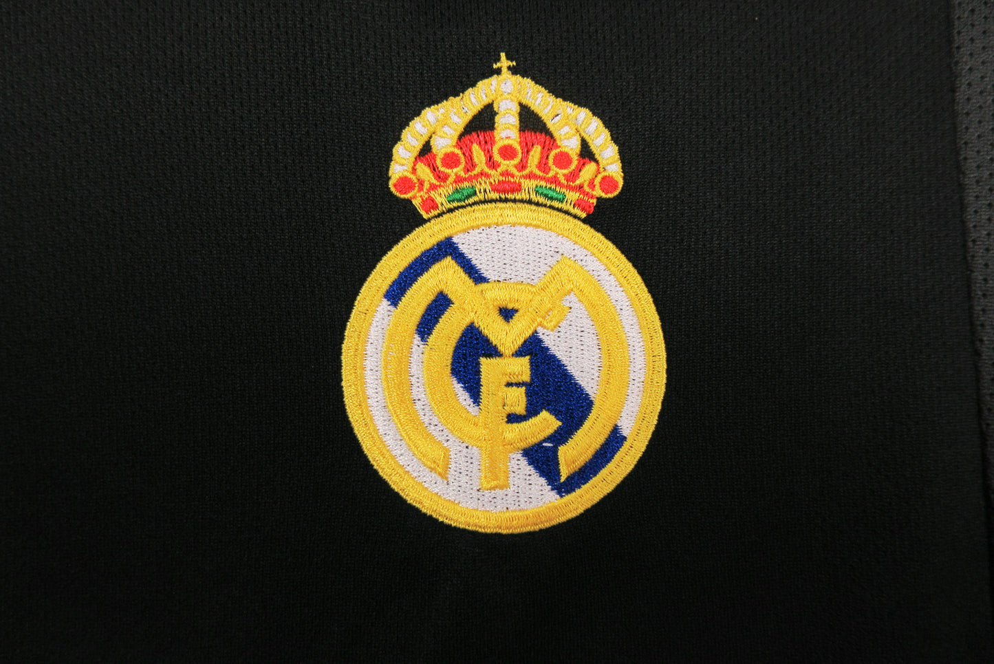 Real Madrid 2004-2005 Away Retro Shirt // High Quality Classic Replica Retro Shirt // Free Worldwide Shipping!