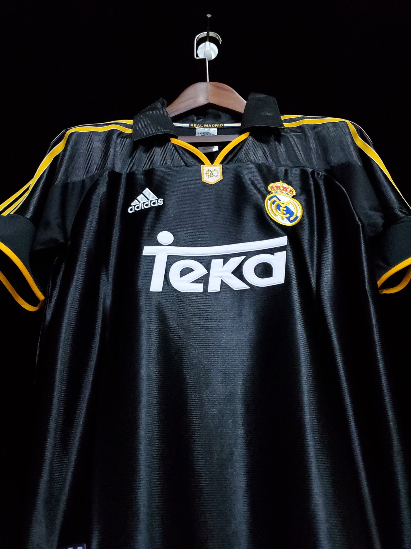 Real Madrid 1998-1999 Away Retro Shirt // High Quality Classic Replica Retro Shirt // Free Worldwide Shipping!