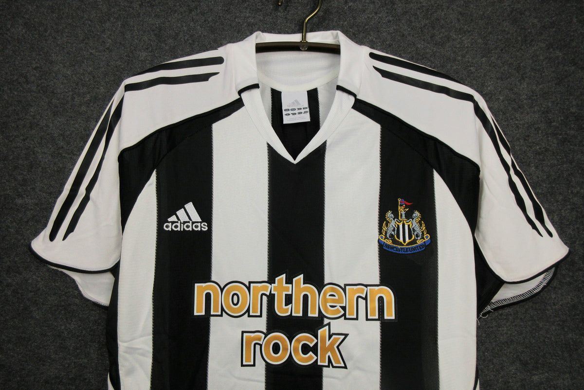 Newcastle United 2005-2006 Retro Home Shirt // High Quality Classic Replica Retro Shirt // Free Worldwide Shipping!