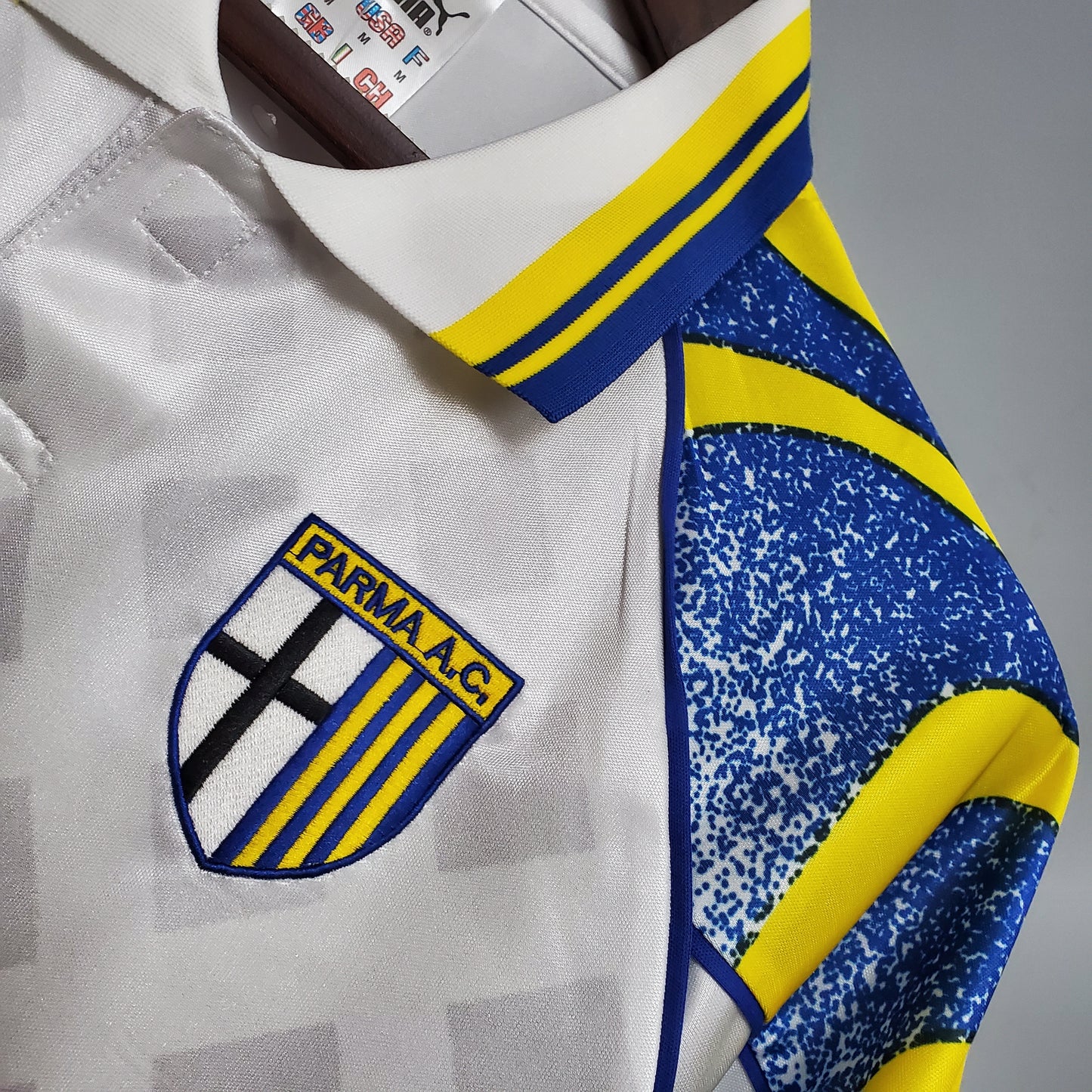 Parma 1995 Retro Home Shirt // High Quality Classic Replica Retro Shirt // Free Worldwide Shipping!