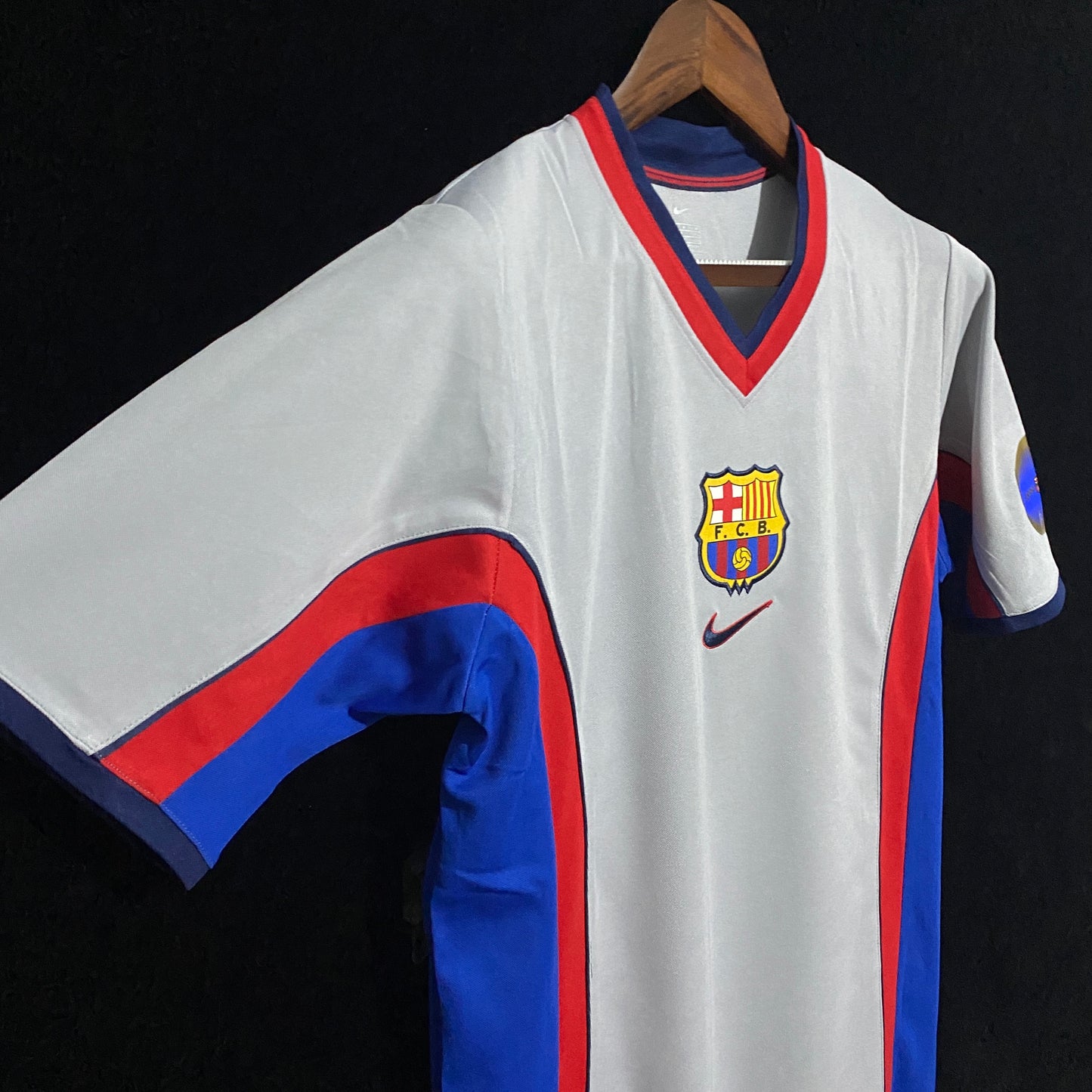 Barcelona 1999-2000 Away Retro Shirt // High Quality Classic Replica Retro Shirt // Free Worldwide Shipping!