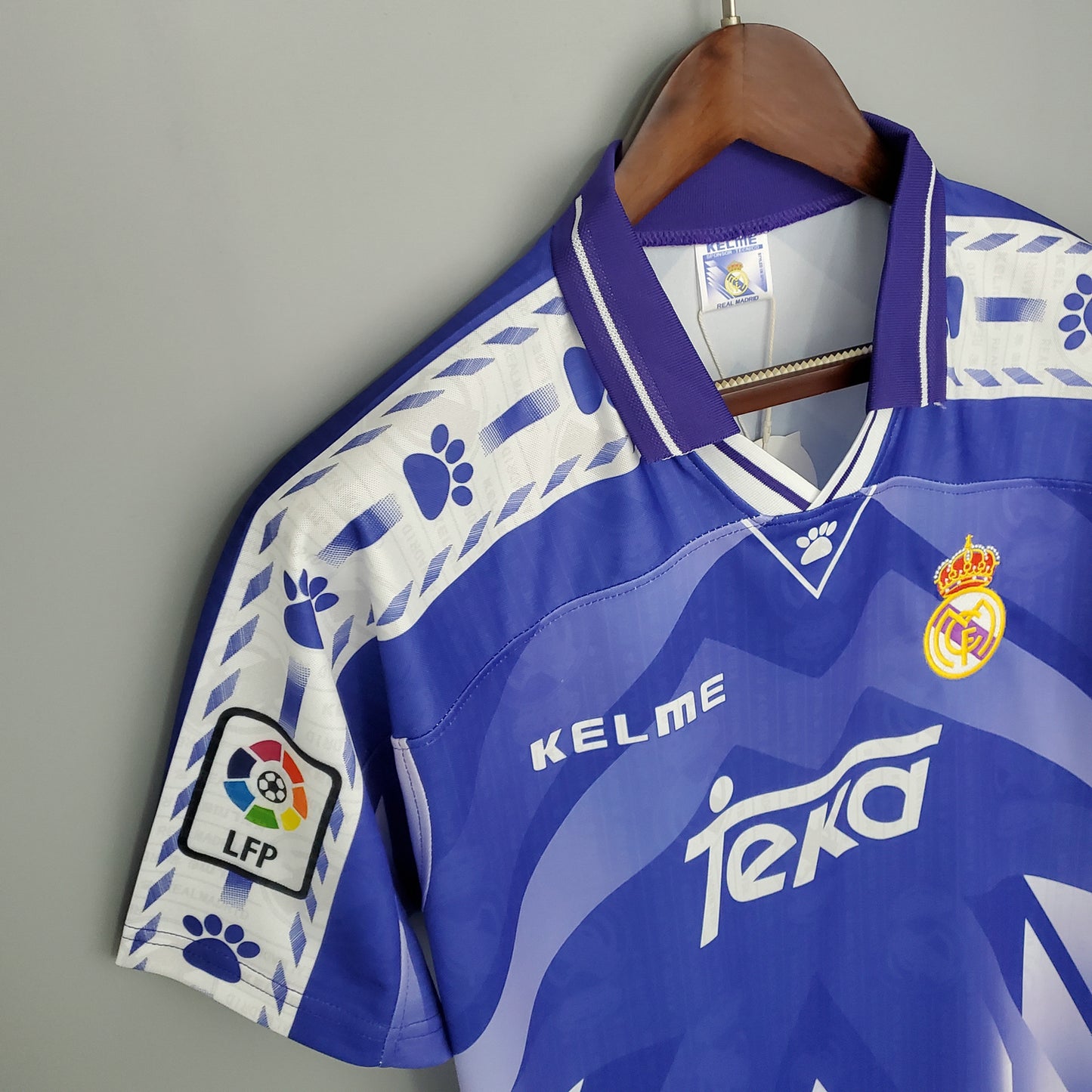 Real Madrid 1996-1997 Away Retro Shirt // High Quality Classic Replica Retro Shirt // Free Worldwide Shipping!