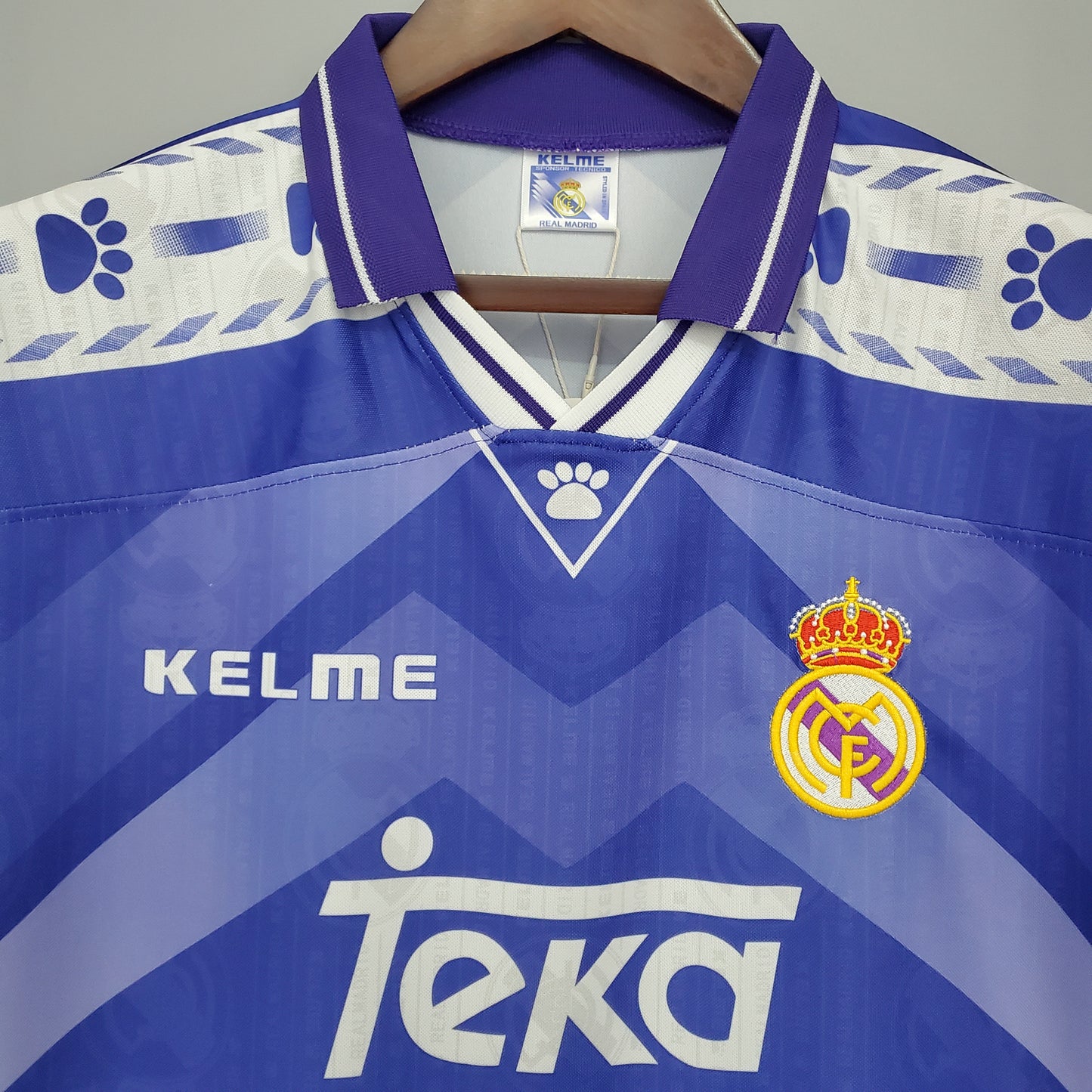 Real Madrid 1996-1997 Away Retro Shirt // High Quality Classic Replica Retro Shirt // Free Worldwide Shipping!